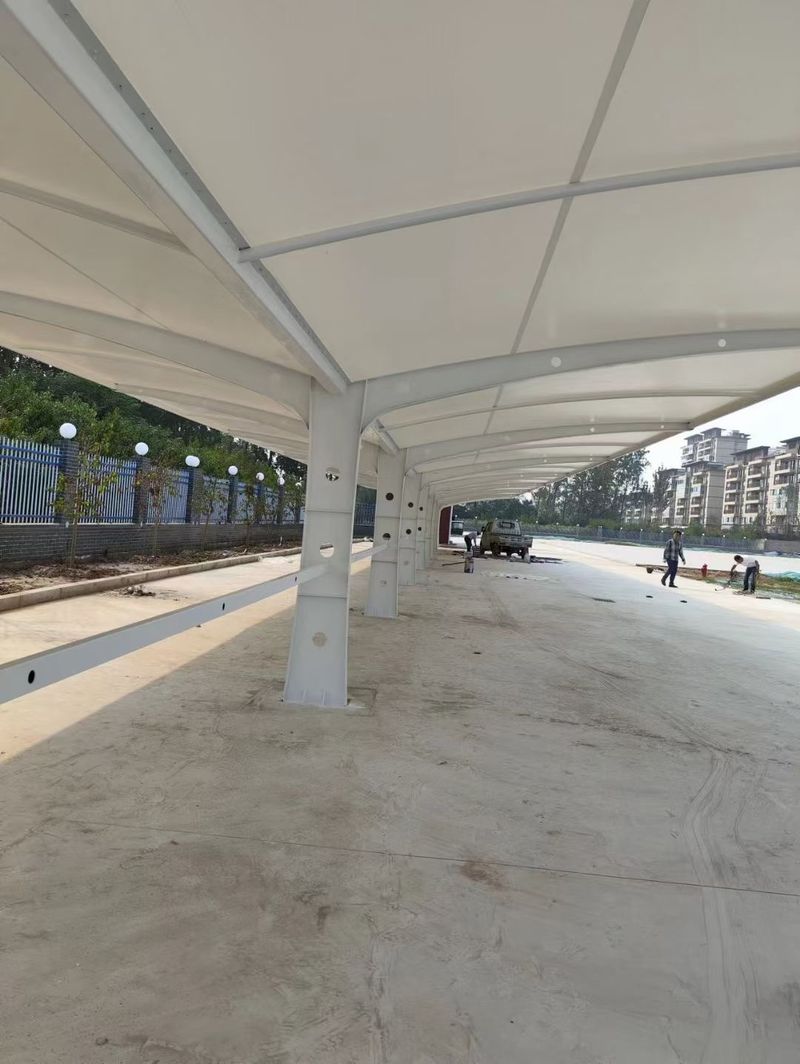尚泉廣場三個小帽口，汽車充電樁車棚順利完工